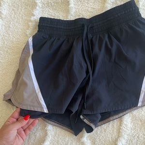 Abrercrombie YQB short in black and beige! Small